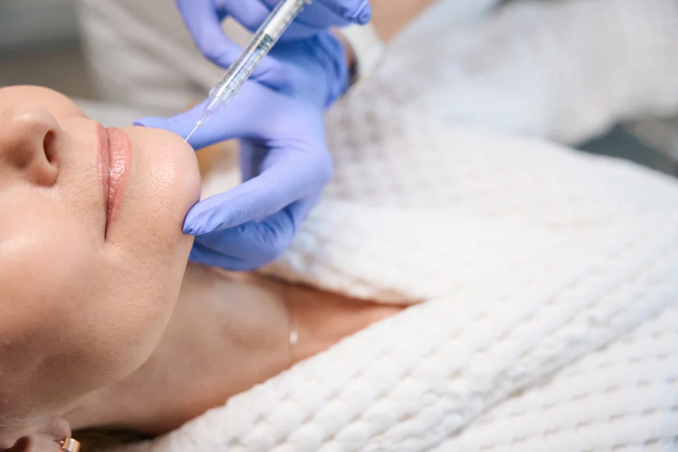 Doppelkinn Behandlung für Patientinnen aus Heppenheim – gezielt reduzieren mit der Fett Weg Spritze