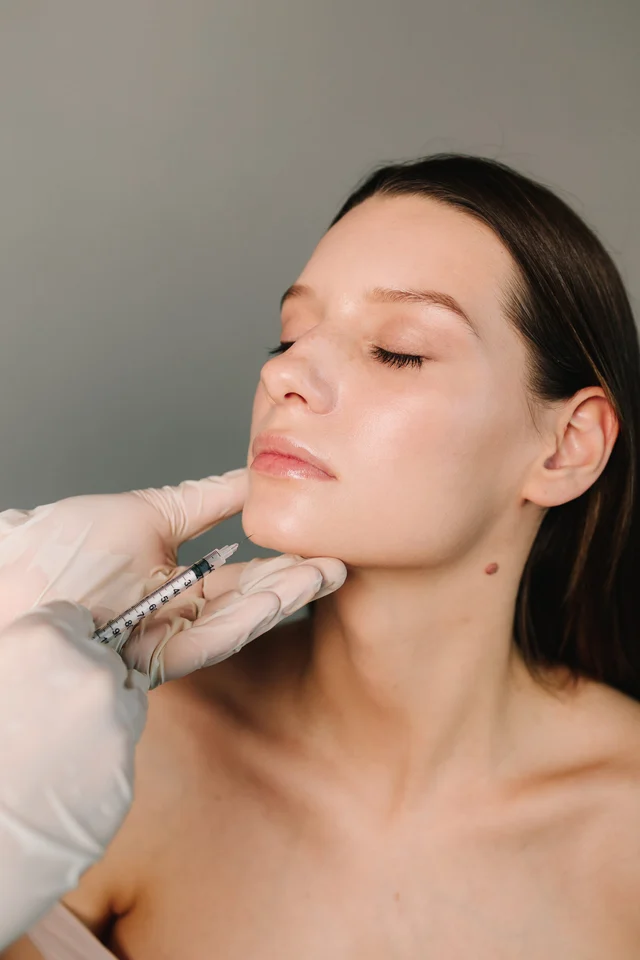 Jawline oder Kinnaufbau: Welche Behandlung verändert das Profil wirklich?