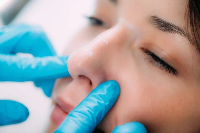Ästhetische Behandlung – Was darf man nach einer Lippenunterspritzung nicht machen?