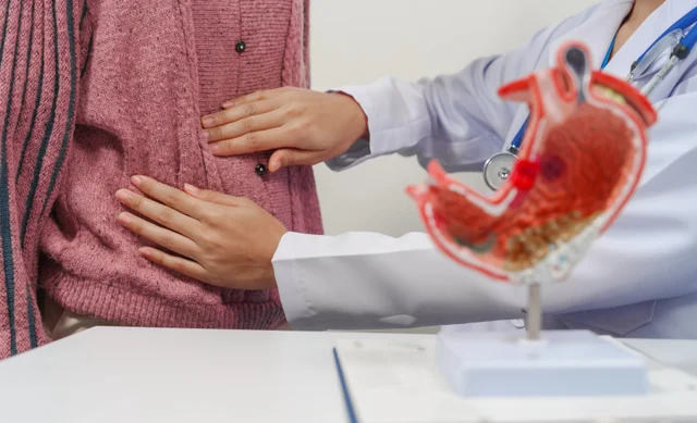 Stethoskop – Symbolbild: Was hilft bei einem Reizdarm nach der Diagnose?