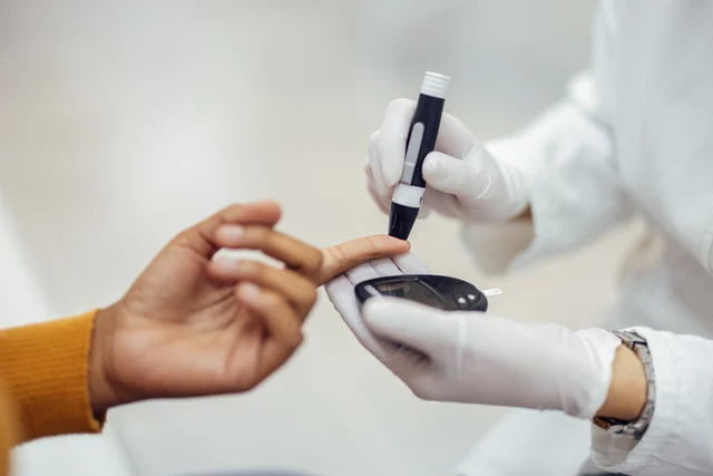 Labordiagnostik – B12-Blutwerte erklärt: Was Labor und Symptome zusammen bedeuten
