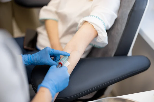 Labordiagnostik – B12 und Nervensystem: Warum der Mangel ernst genommen werden sollte