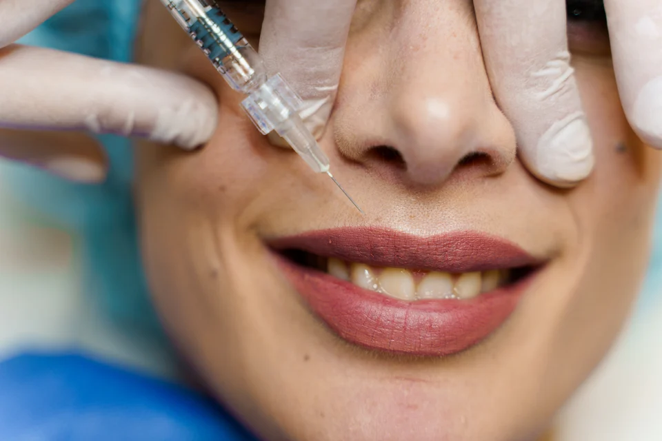 Lippenbehandlung – Lippen nach der Unterspritzung unterschiedlich groß: Wann ist eine Asymmetrie normal?