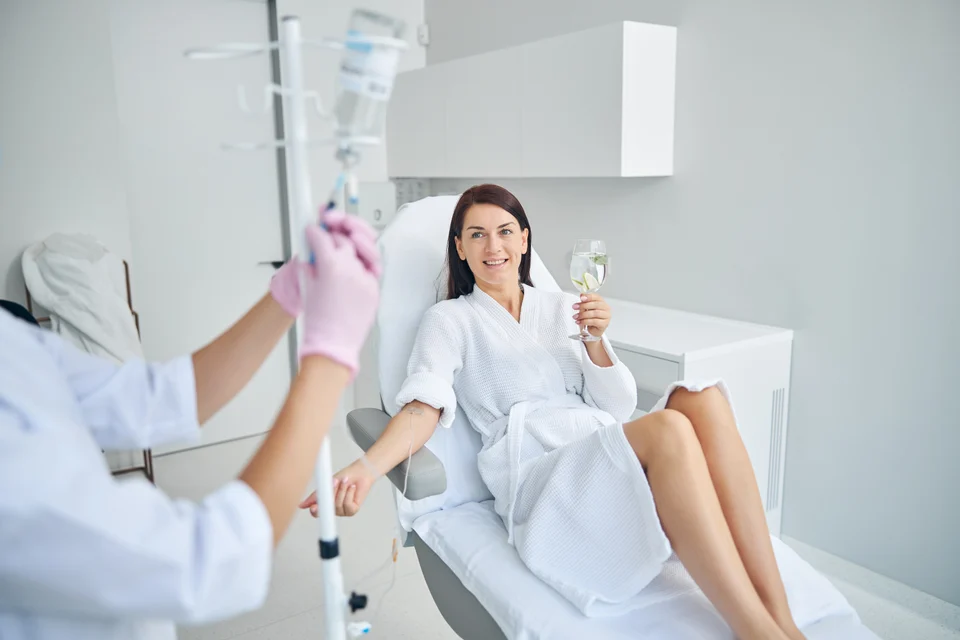Infusionstherapie – Nicotinamid Infusion – Wirkung, Vorteile und wann sie wirklich sinnvoll ist